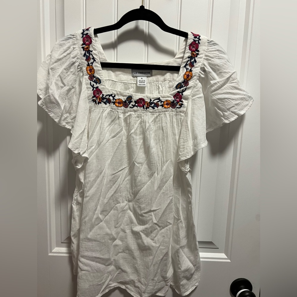 Womens Liz Claiborne top.